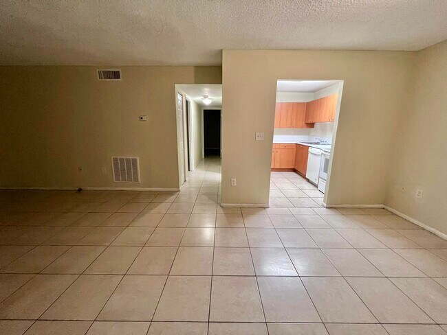Building Photo - 415 Executive Center Dr