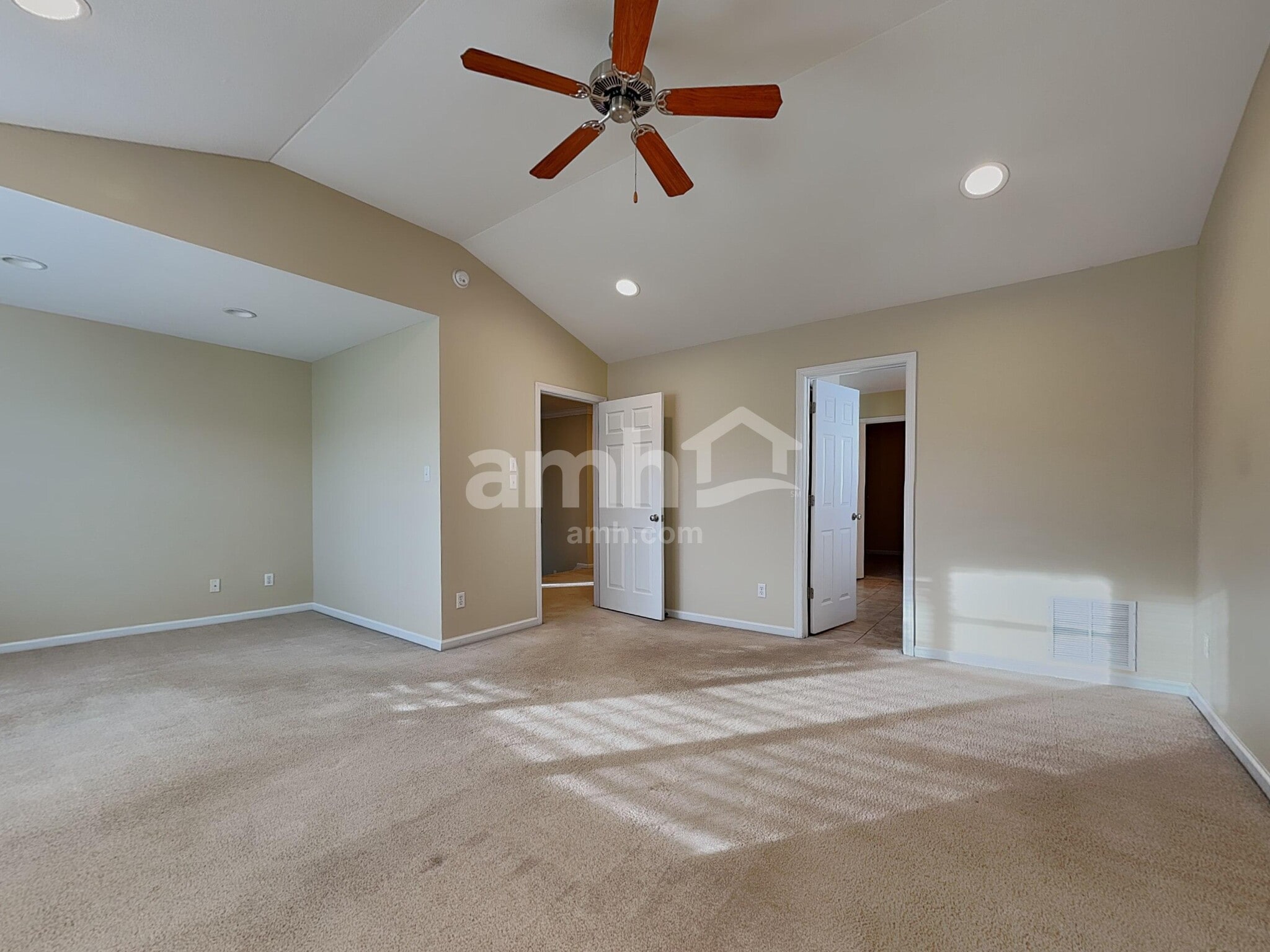 Building Photo - 1641 Silver Oak Ln