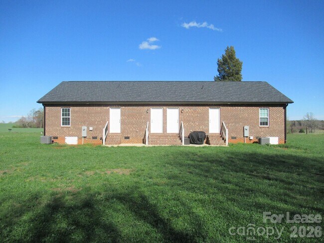 Building Photo - 405 Northbrook III School Rd