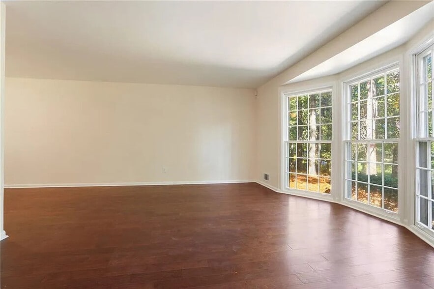 Building Photo - Room in House on Shawnee Trail