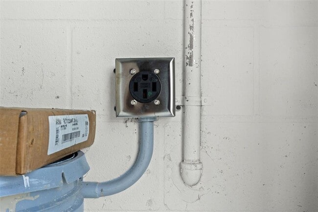 Building Photo - 35080 Ackley Trce