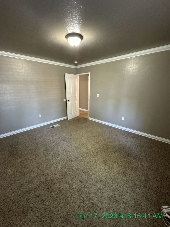 Building Photo - 2601 S Kloth Dr