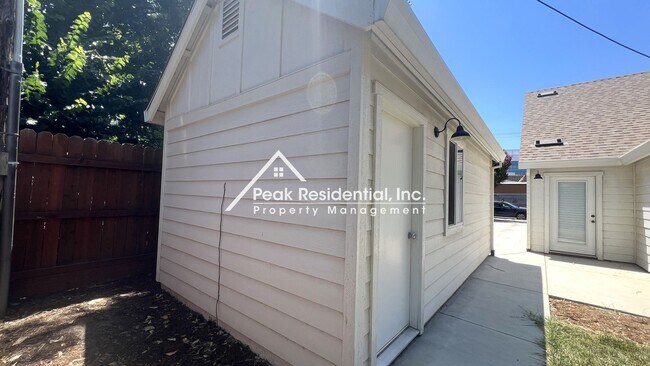 Building Photo - Updated 3bd/2b Home Near UCD Med Center!