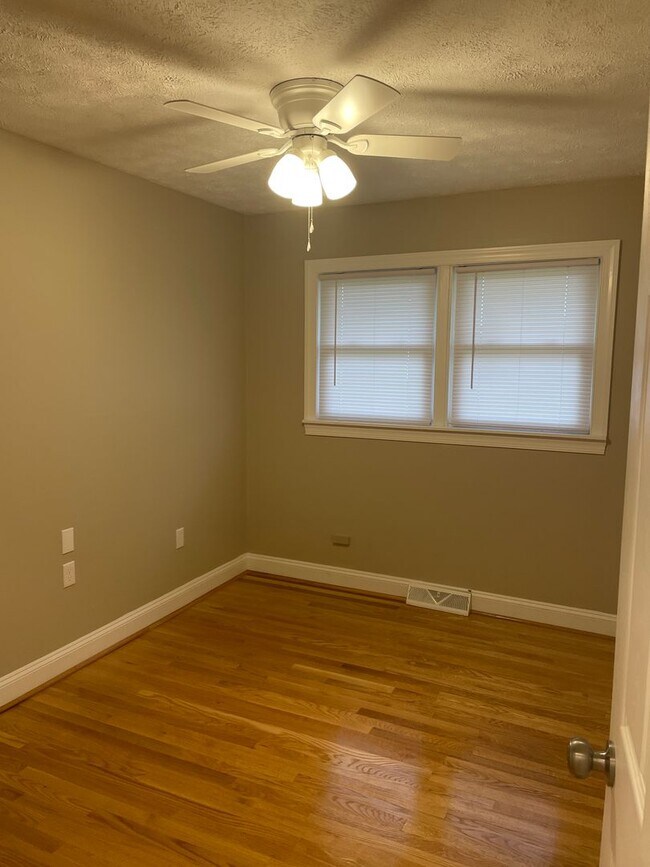 Building Photo - 4 BR 3 BA house on corner lot