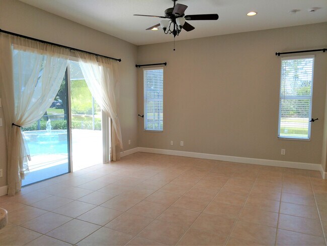 Building Photo - Annual Rental: Luxurious 4 Bedroom 3 bath POOL home in Woodlands of Rivendell! Just Blocks form P...