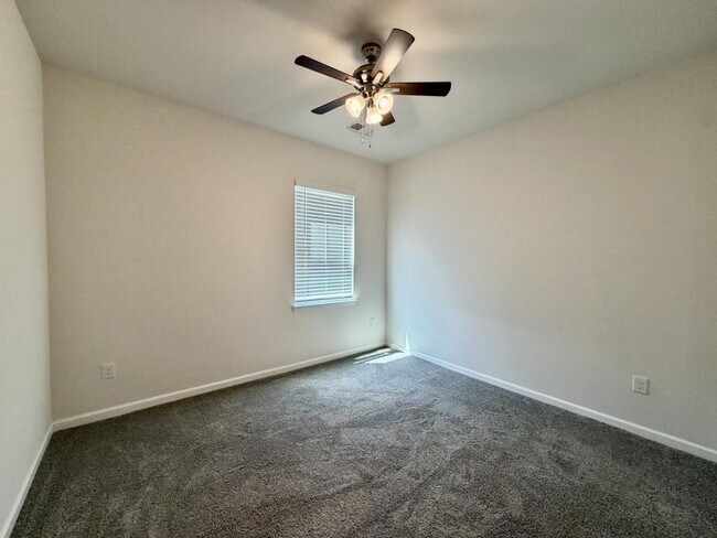 Building Photo - 517 Bonifay Dr