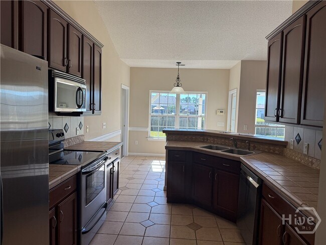 Building Photo - 107 Willow Point Cir