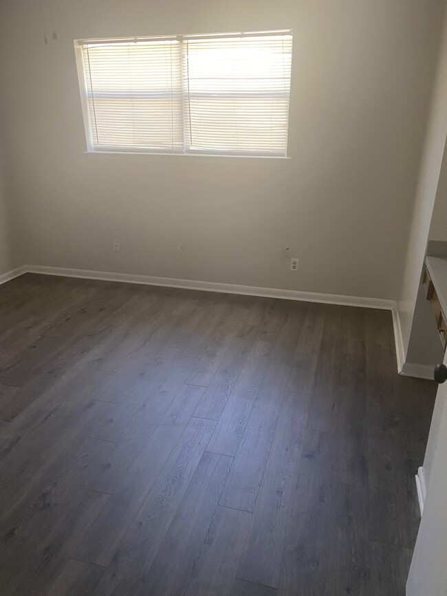 Building Photo - 801 Forest Hollow