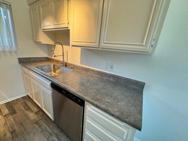 Building Photo - 5382 Circle Dr