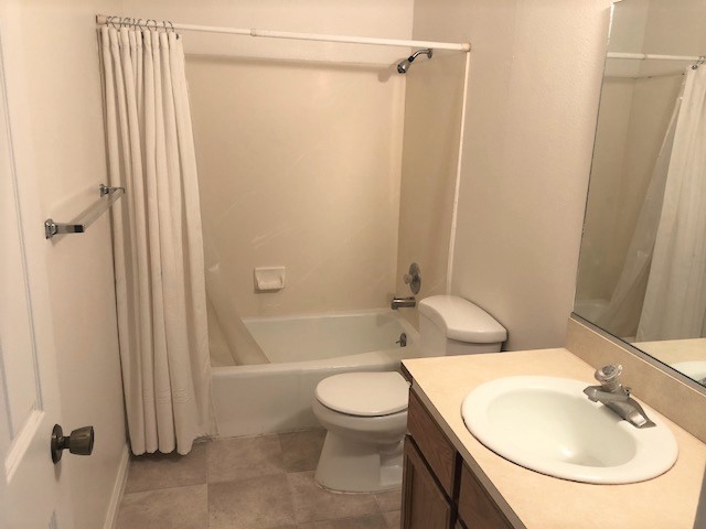 2 Bathrooms With Storage - 267 E 500 N