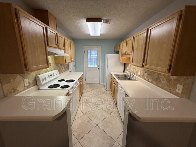 Building Photo - 1015 Peakview Dr