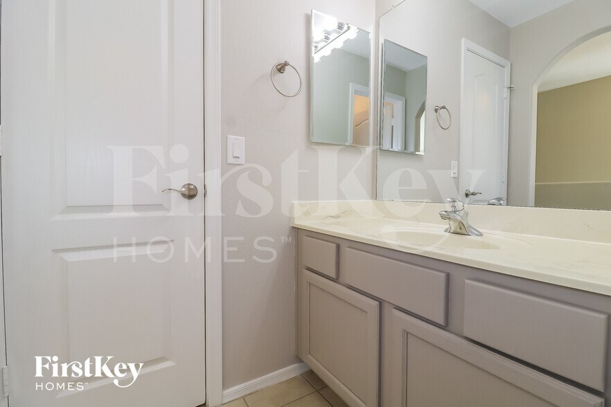 Building Photo - 25193 W Cranston Ln