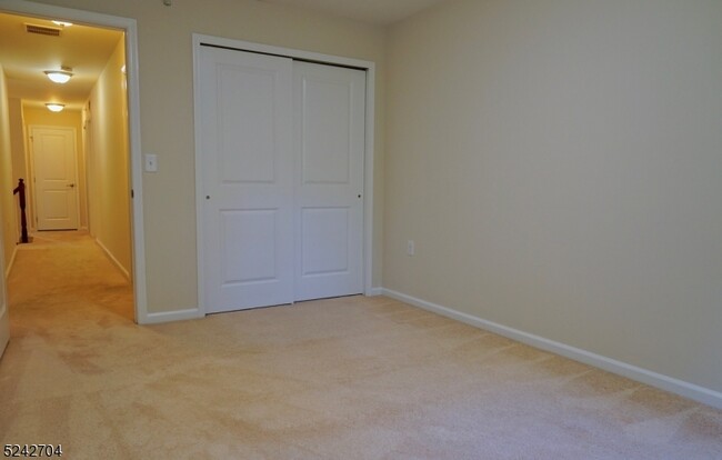 Building Photo - 604 Lopez Ln