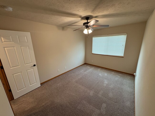 Building Photo - Townhome in Southeast Lincoln