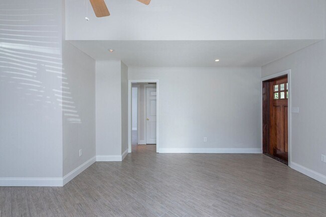 Building Photo - Charming Bungalow in Prime South Tampa – Plant High School District!