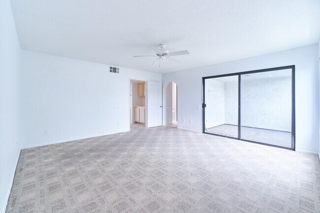 Building Photo - 616 Violeta Dr