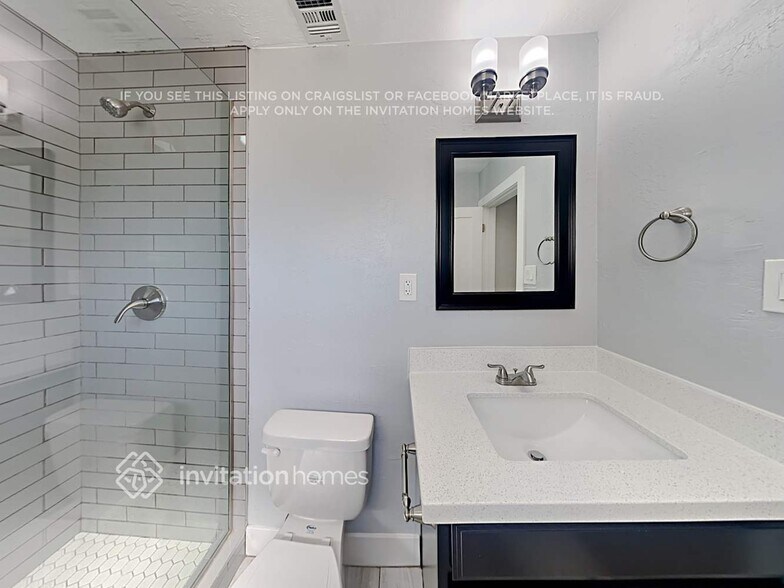 Building Photo - 1016 S Siesta Ln