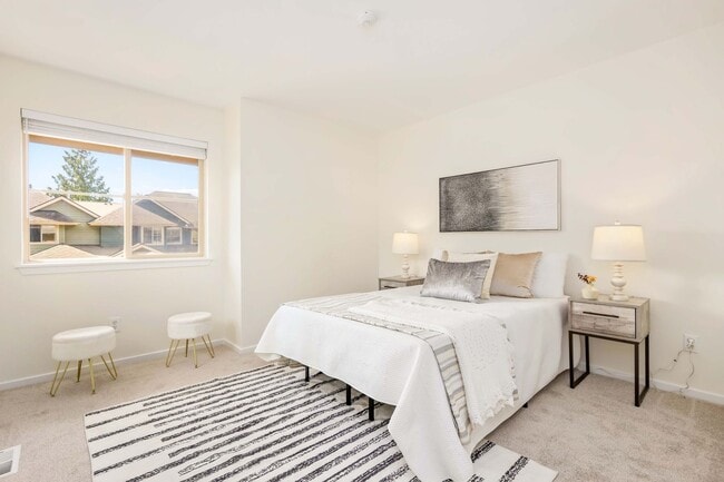 Building Photo - Must-see property that still feels brand new