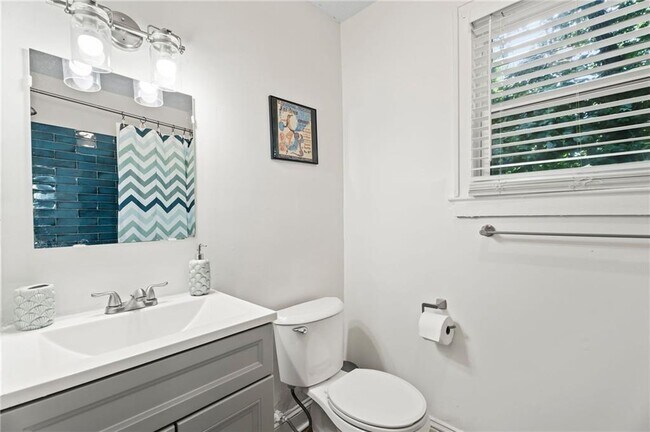 Building Photo - 255 Richardson Rd NW