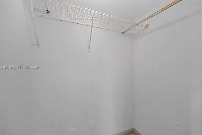Building Photo - 6001 Shaker Wood Cir