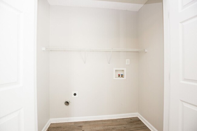 Building Photo - Charming 3 Bed, 2 Bath Rental Home in Raeford, NC - Don't Miss Out!