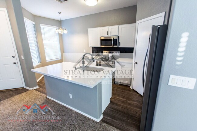 Building Photo - 1131 E Ferrara St