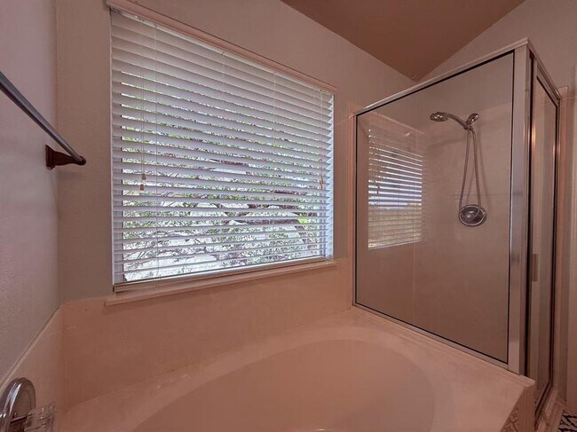 Building Photo - 10905 Dodge Cattle Dr