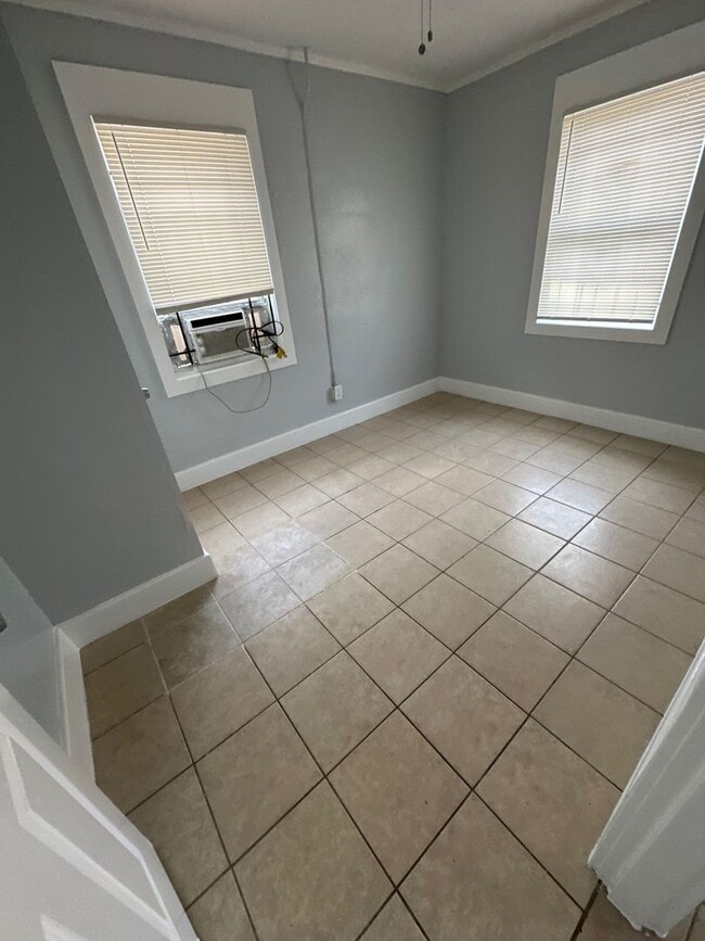 Building Photo - 2532/2534 Moncrief Rd