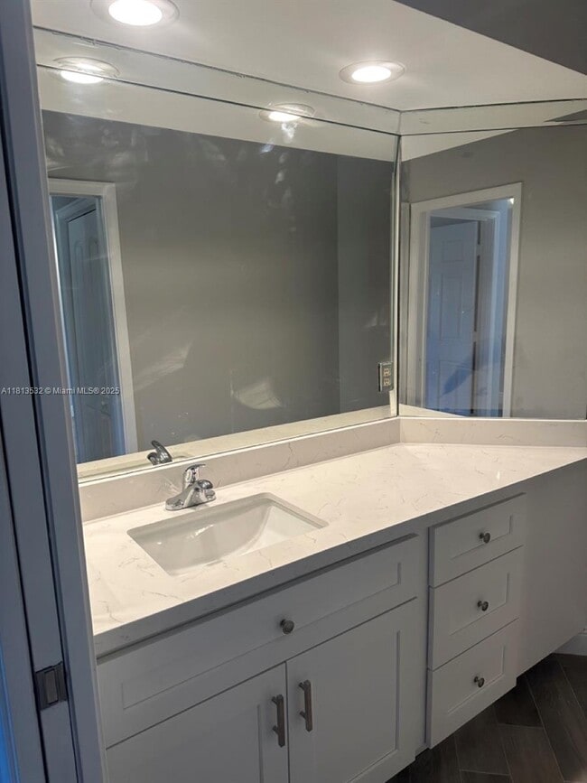 Building Photo - 21615 Villa Nova Dr
