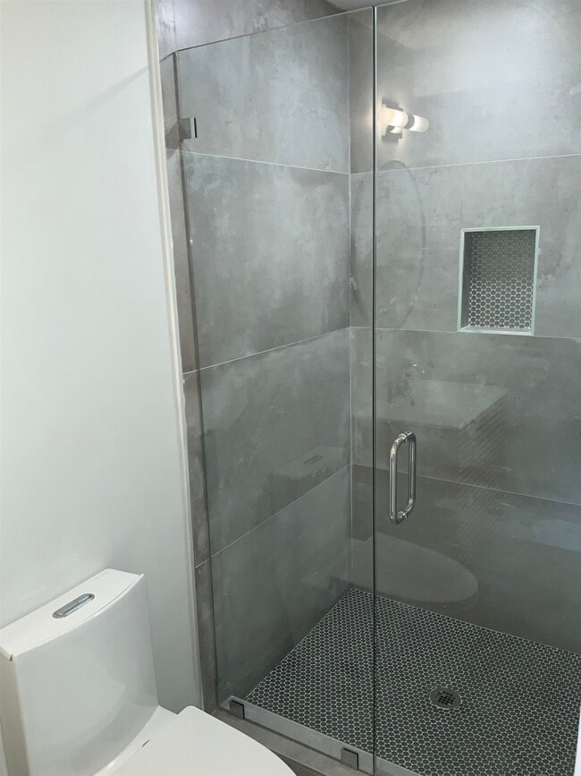 Building Photo - 8 Clifford St