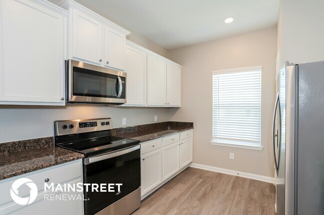 Building Photo - 28049 Irving Dr