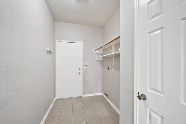 Building Photo - 6505 Sage Ct
