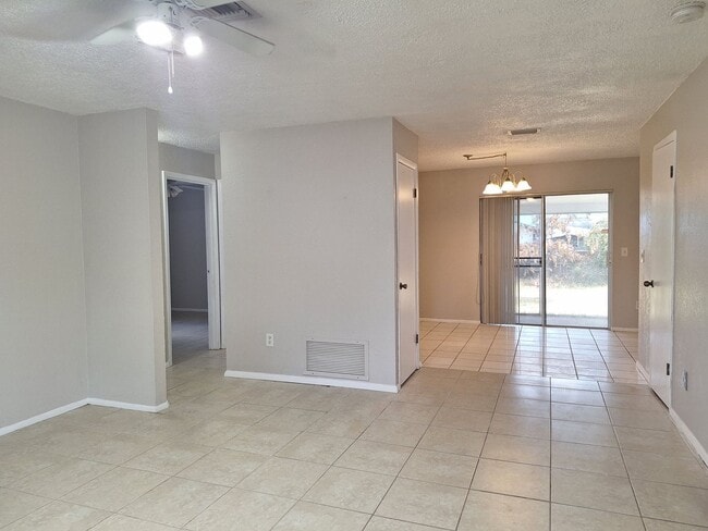 Building Photo - 3BR 2BA 1 Car Garage, Edgewater