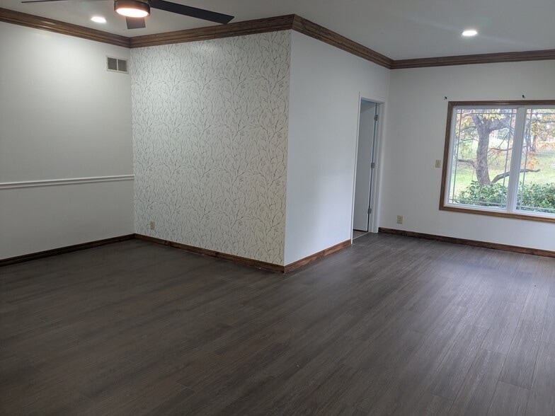 Building Photo - 1306 Marion Dr