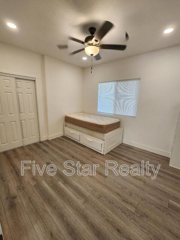Building Photo - 9539 Poplar Way