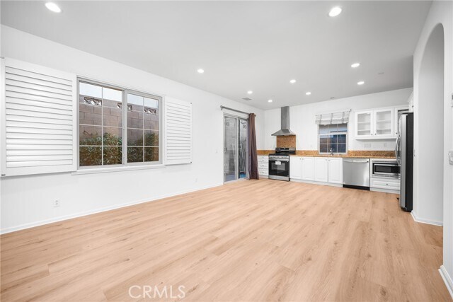 Building Photo - 70 Latitude