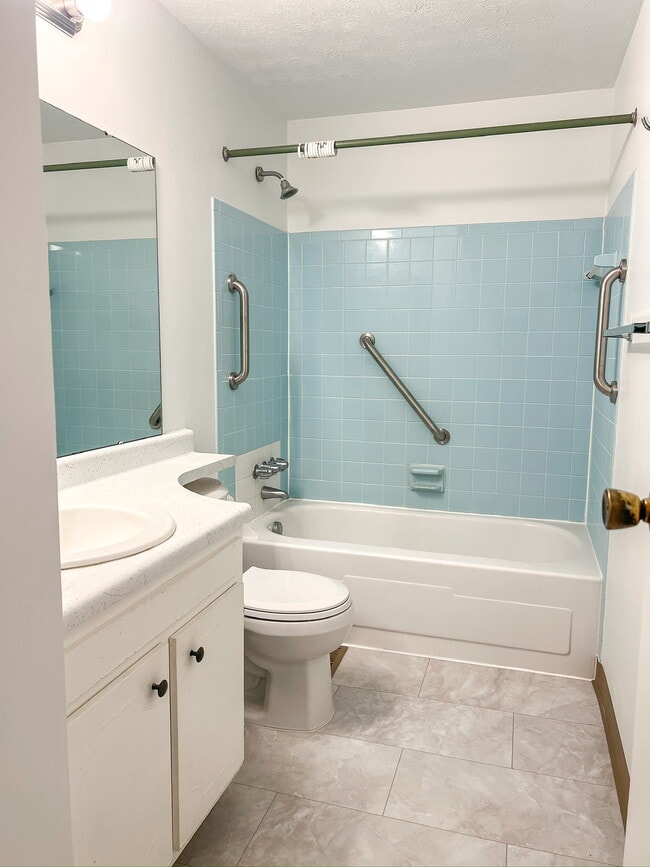 Building Photo - 136 Old Gate Rd