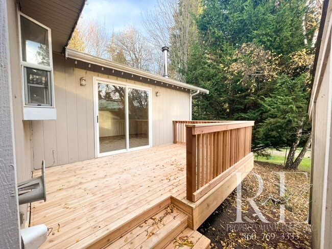 Building Photo - Stunning 3-Bedroom Home with Vaulted Ceilings, RV Parking & Fenced Yard!