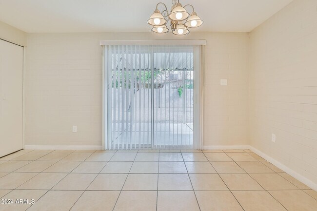 Building Photo - 7416 W Glenrosa Ave