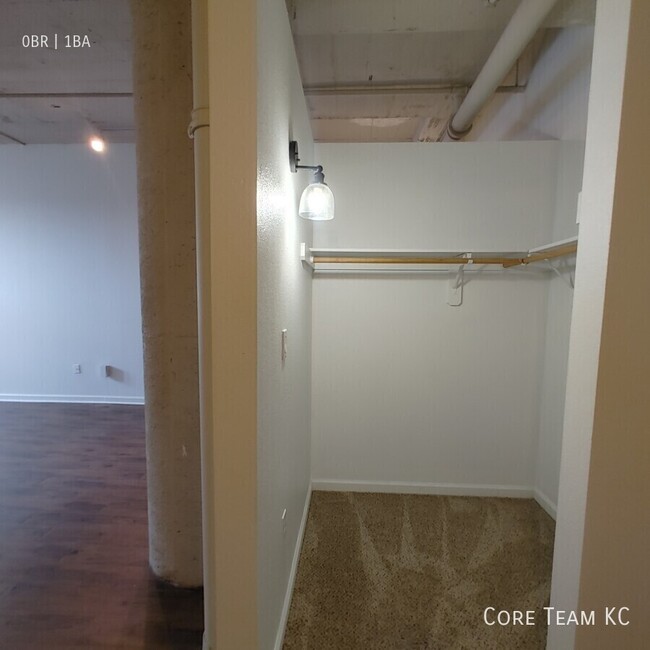 Building Photo - West 7th Street Loft For Rent