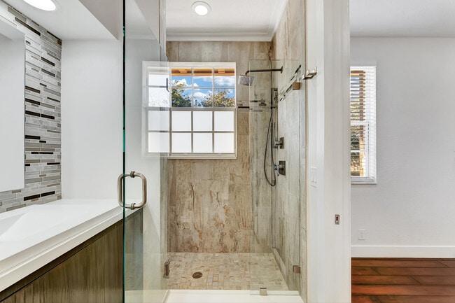 Building Photo - 406 NW 25th Ave