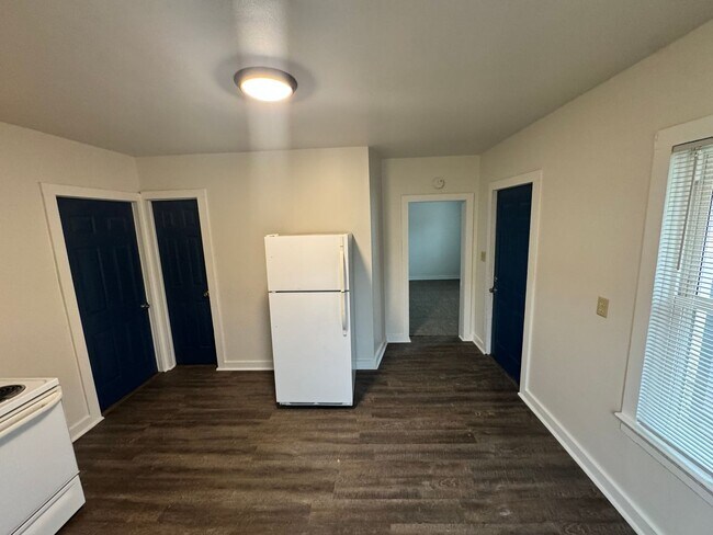 Building Photo - 701 Roosevelt Ave