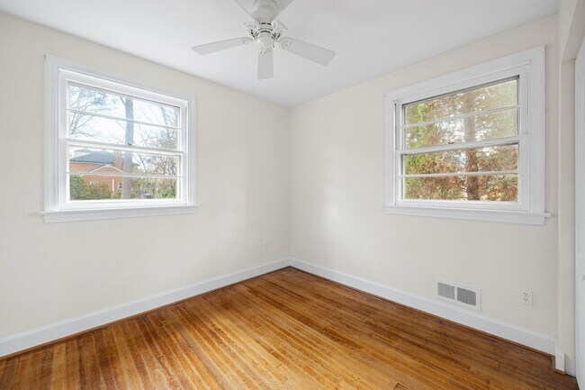 Building Photo - Stratford Hills Brick Ranch