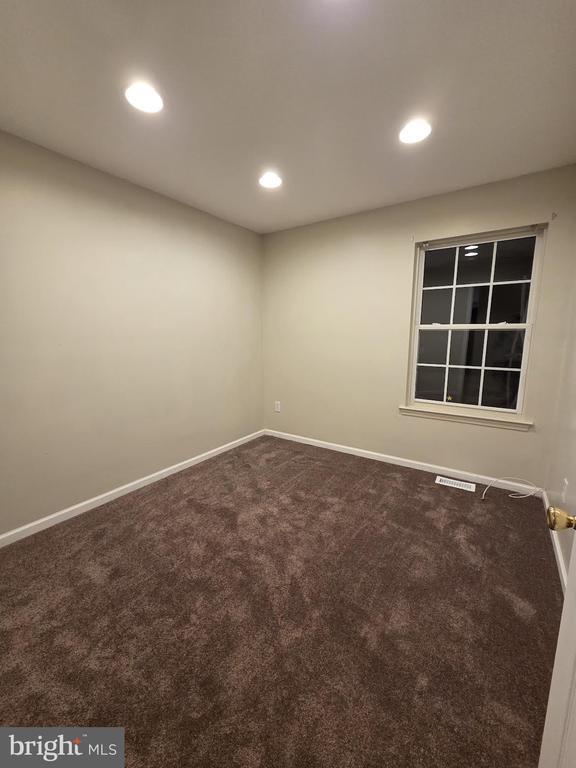 Building Photo - 6 Meadow Rue Ln