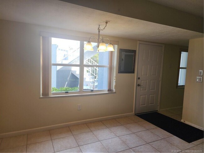 Building Photo - 3212 SE Aster Ln