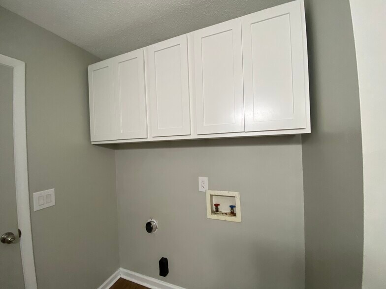 Building Photo - 3413 Lisa Dr