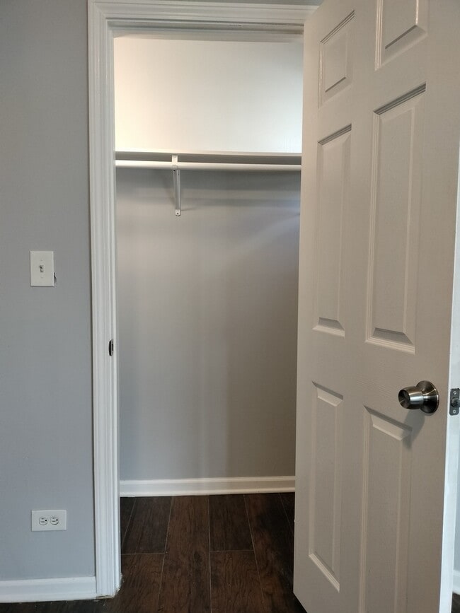 Building Photo - 2525 E 72nd Pl