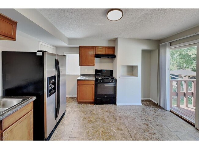 Building Photo - 303 Curtice St E