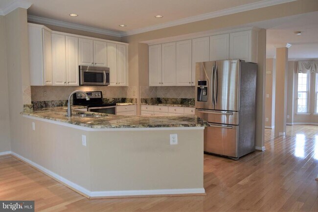 Building Photo - 8933 Royal Astor Way
