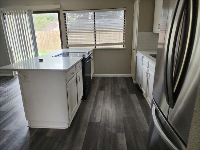 Building Photo - 17307 S Yorkglen Dr